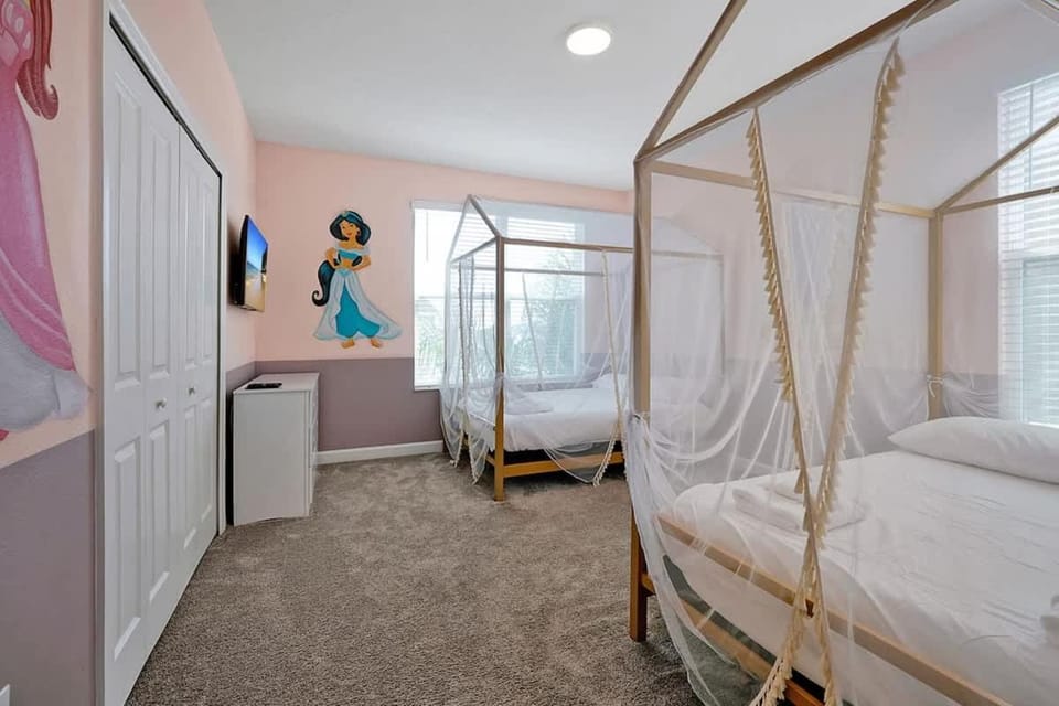 TV and multimedia, Photo of the whole room, Bedroom