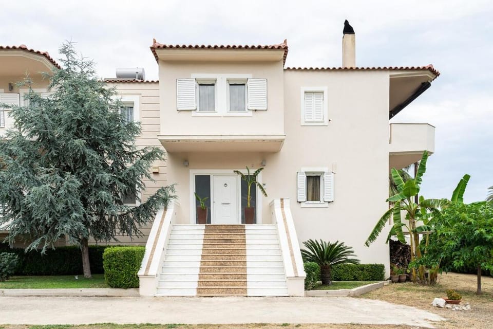 Luxury villa by the port House in Argolis, Greece