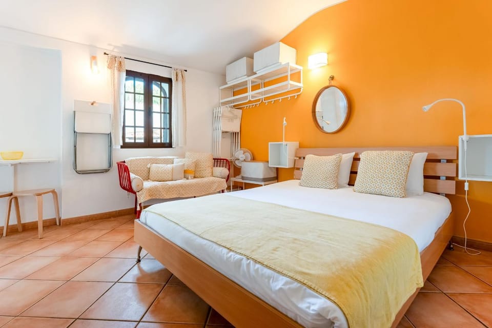 Charming Yellow Studio in Albufeira Apartment in Olhos de Água