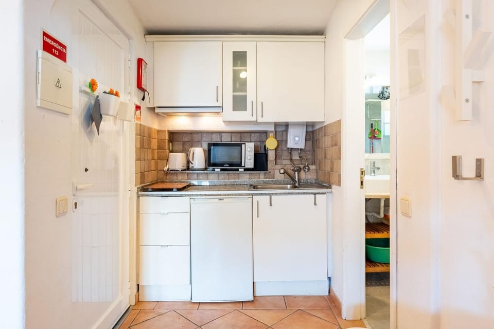 Charming Yellow Studio in Albufeira Apartment in Olhos de Água
