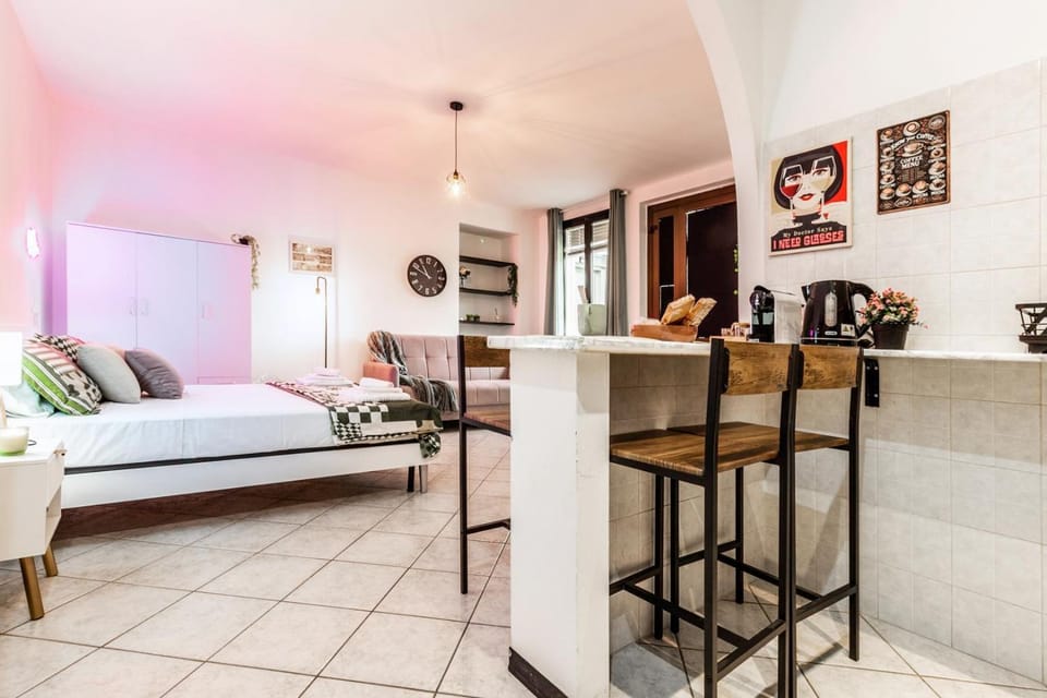 Bed, Kitchen or kitchenette, Dining area, Bedroom
