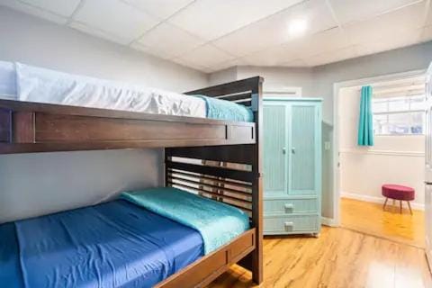 My Purple House Free Parking Apartment in Hollywood