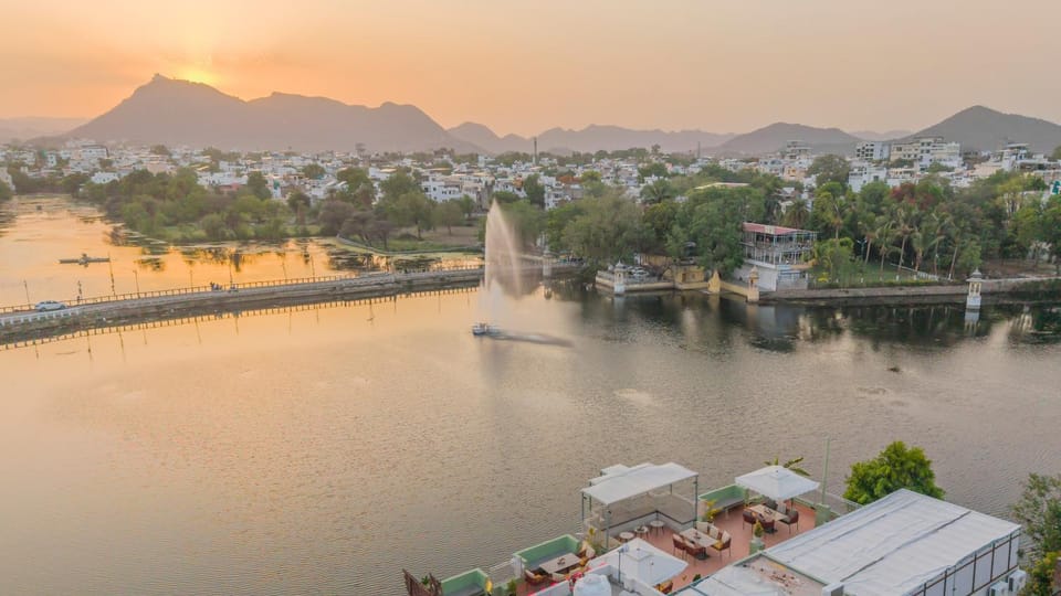 Property building, Restaurant/places to eat, Lake view