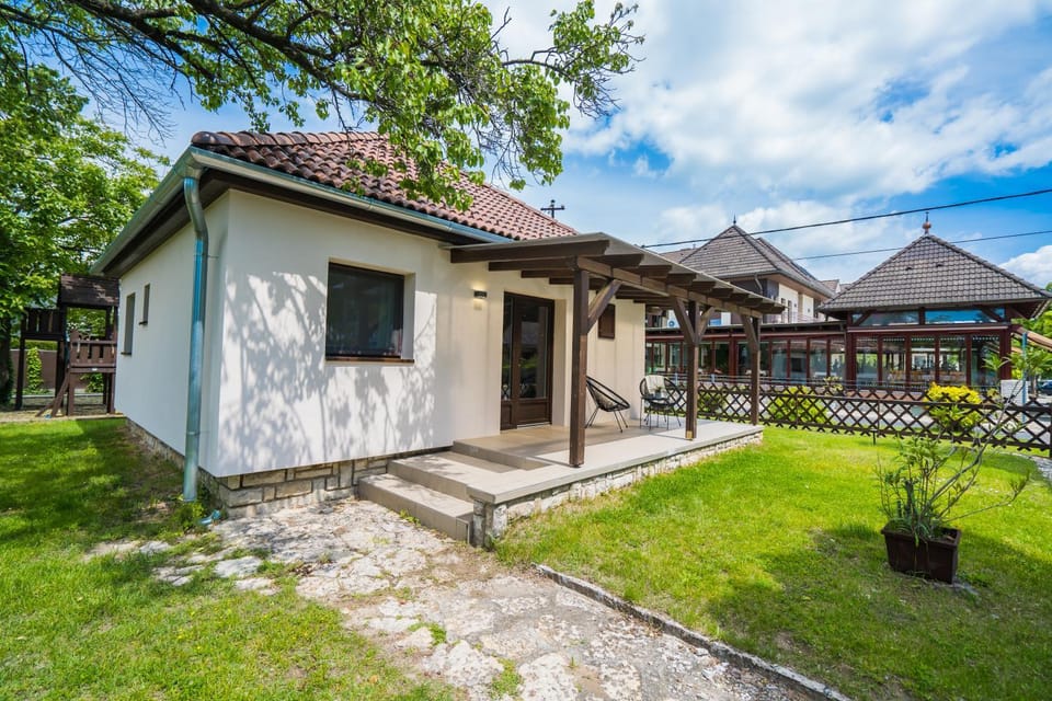 Property building, Facade/entrance, Garden