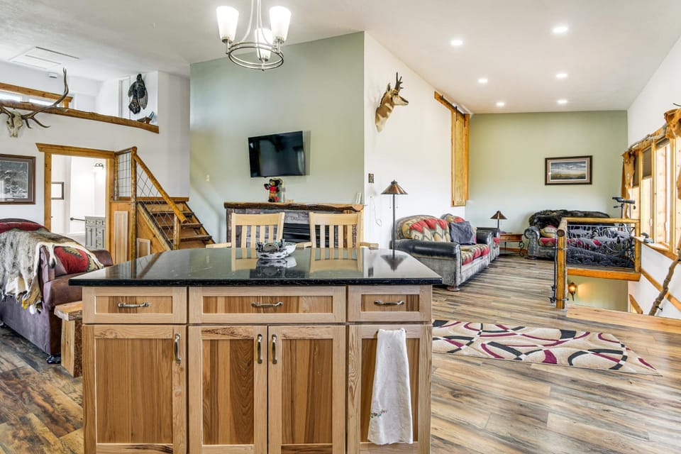 5 Mi to Lake: Secluded Pinedale Retreat w/ Sauna! House in Wyoming