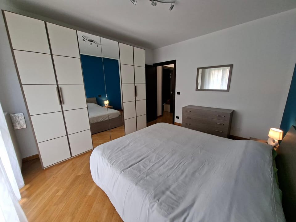 Bed, Photo of the whole room, Bedroom, wardrobe