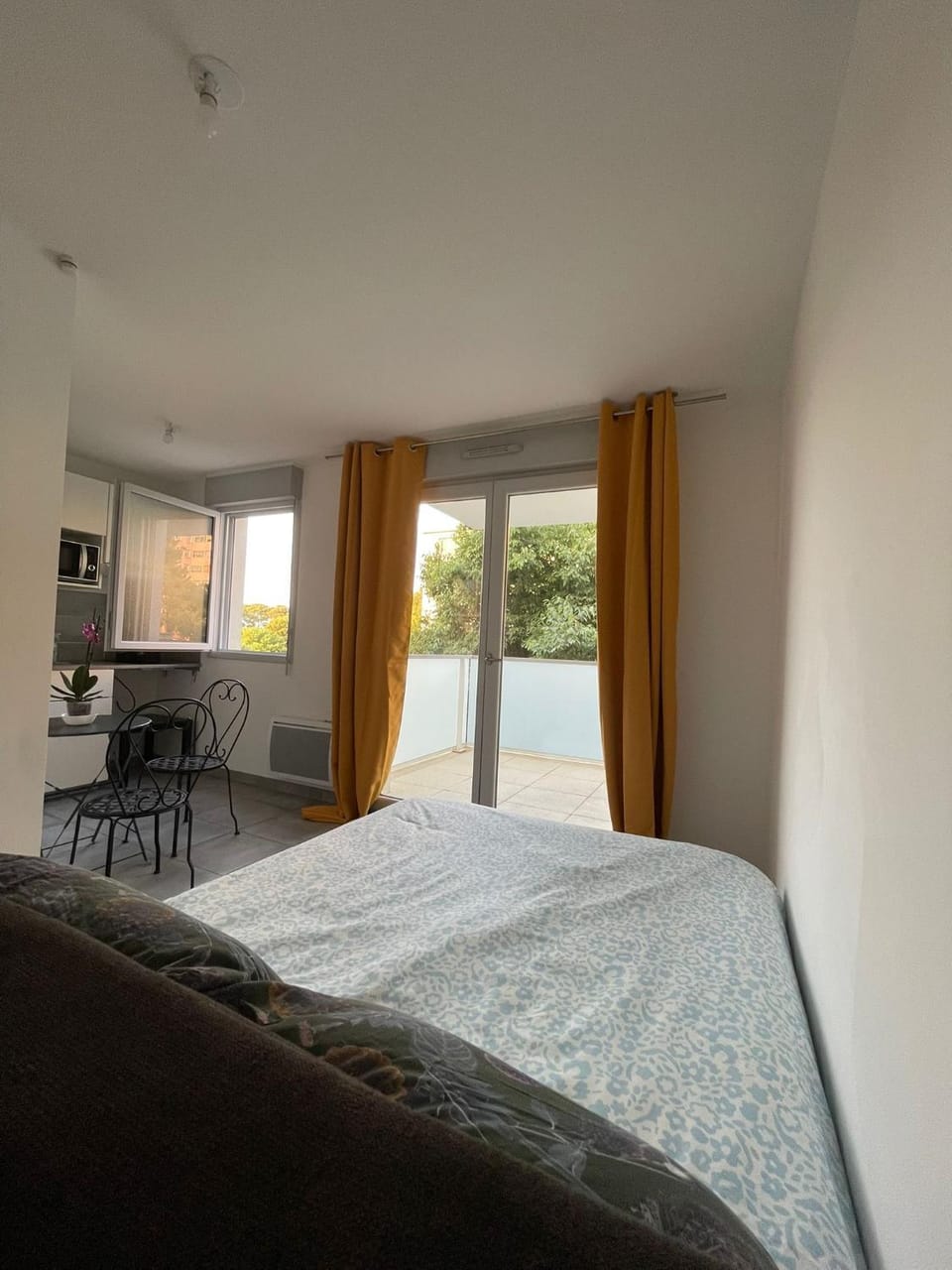 Bed, Living room, Bedroom