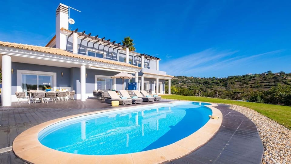 Property building, Patio, Day, Natural landscape, Garden, Garden view, Pool view, Swimming pool, sunbed