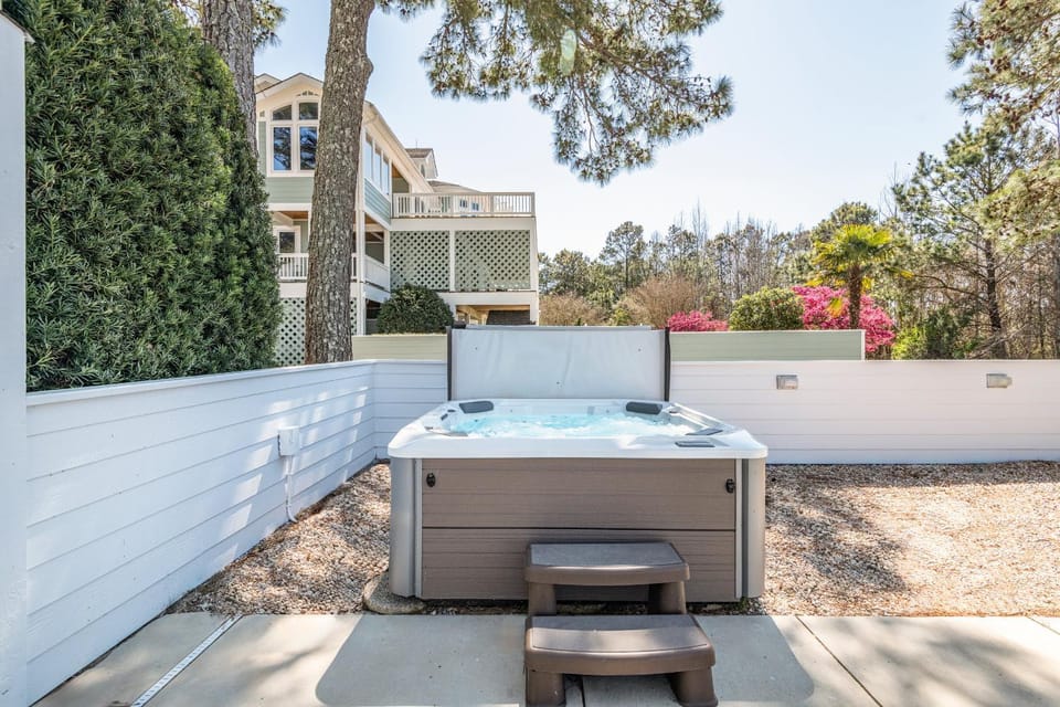 Soundfront Beach Trolly Pool Spa Resort Access House in Corolla