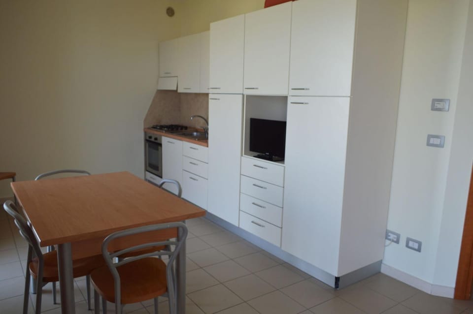 Spring, Summer, Kitchen or kitchenette, Living room, Dining area, Autumn