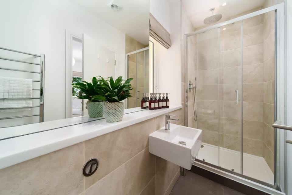 Tree Top - Perfect Apartment For Relaxing Getaway, Balcony, Parking Apartment in West Somerset District