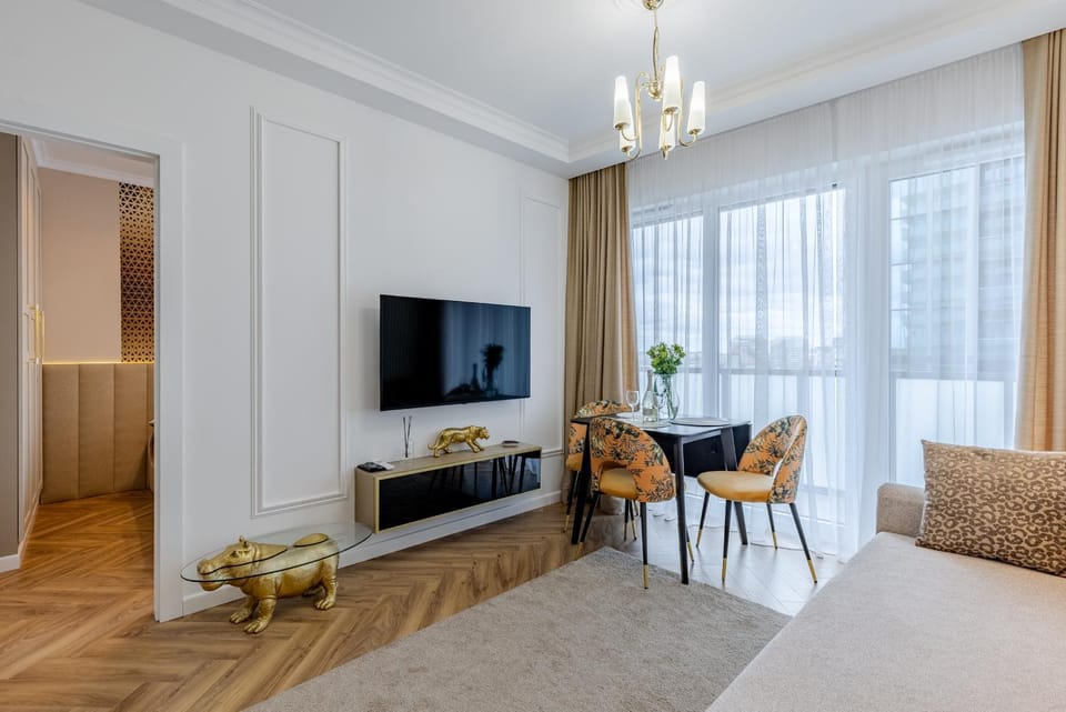TV and multimedia, Seating area, air conditioner