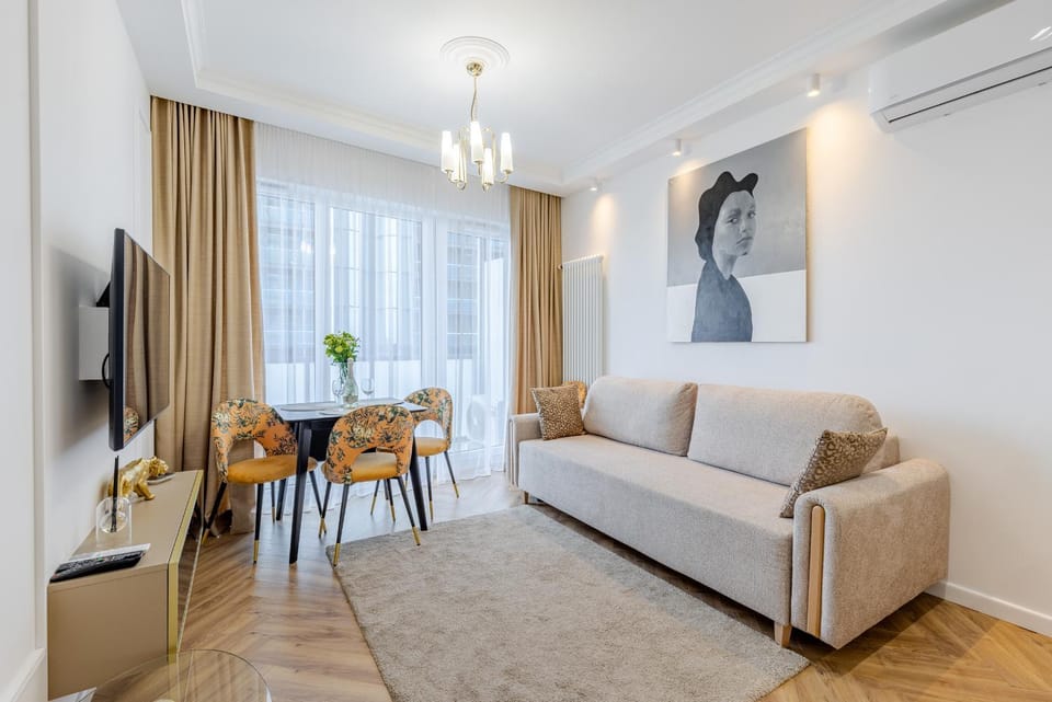 TV and multimedia, Living room, Seating area, air conditioner
