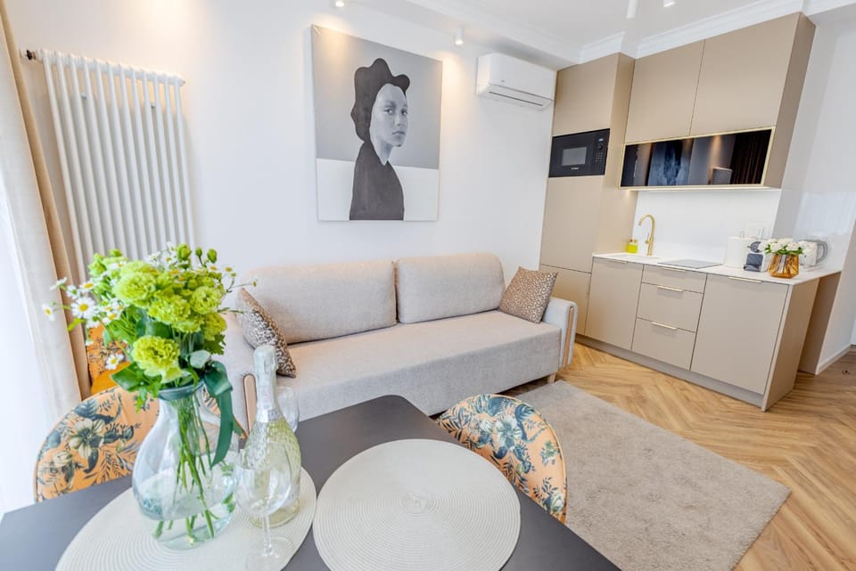 Living room, microwave, oven, air conditioner