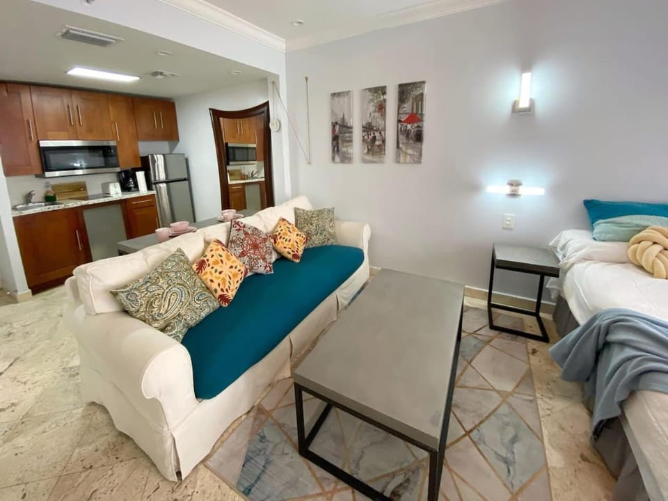 Kitchen or kitchenette, Seating area