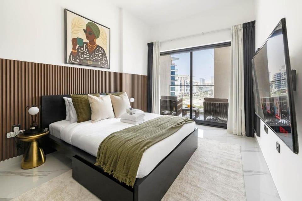 Bed, TV and multimedia, Photo of the whole room, Bedroom