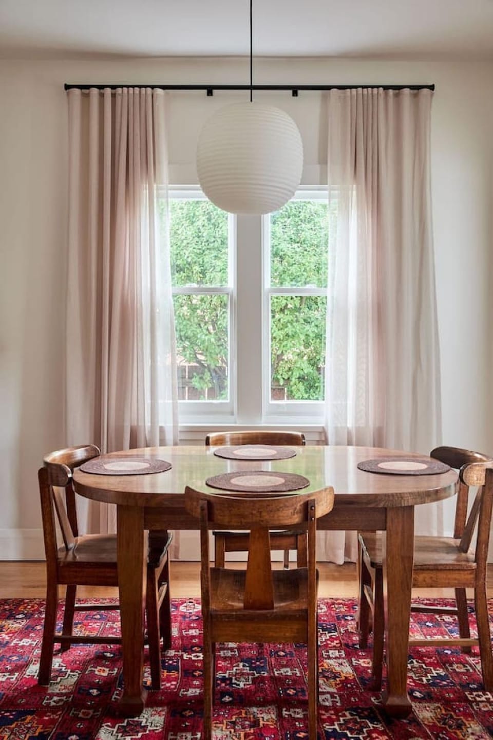 Mid-Century Modern Retreat House in Tasmania