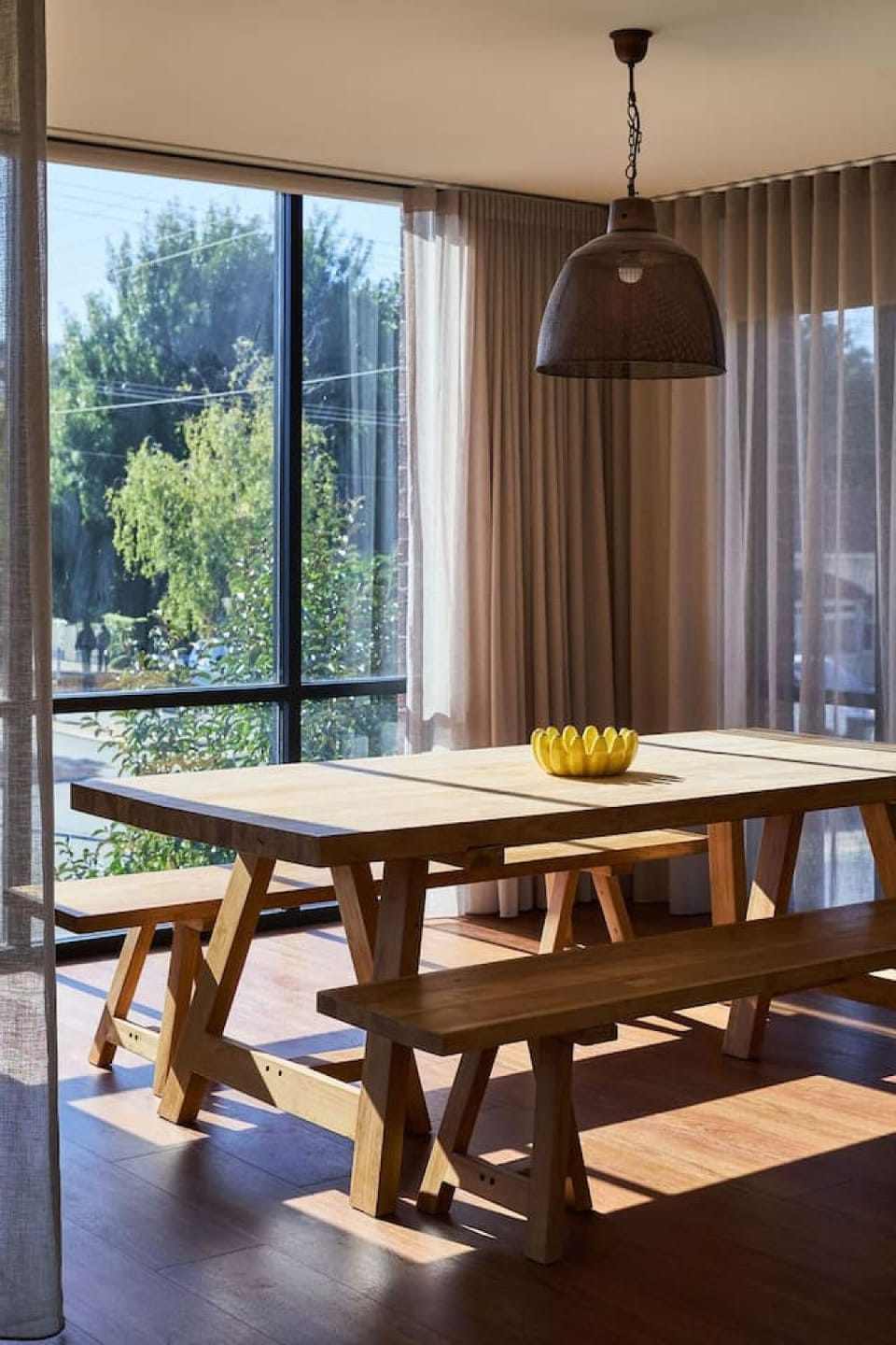 Light-Filled City Escape, Walk to Cafes and Parking House in Launceston