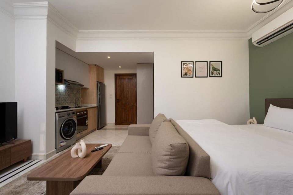 Communal lounge/ TV room, Bed, TV and multimedia, Living room, Photo of the whole room, Seating area, Evening entertainment, Bedroom, air conditioner