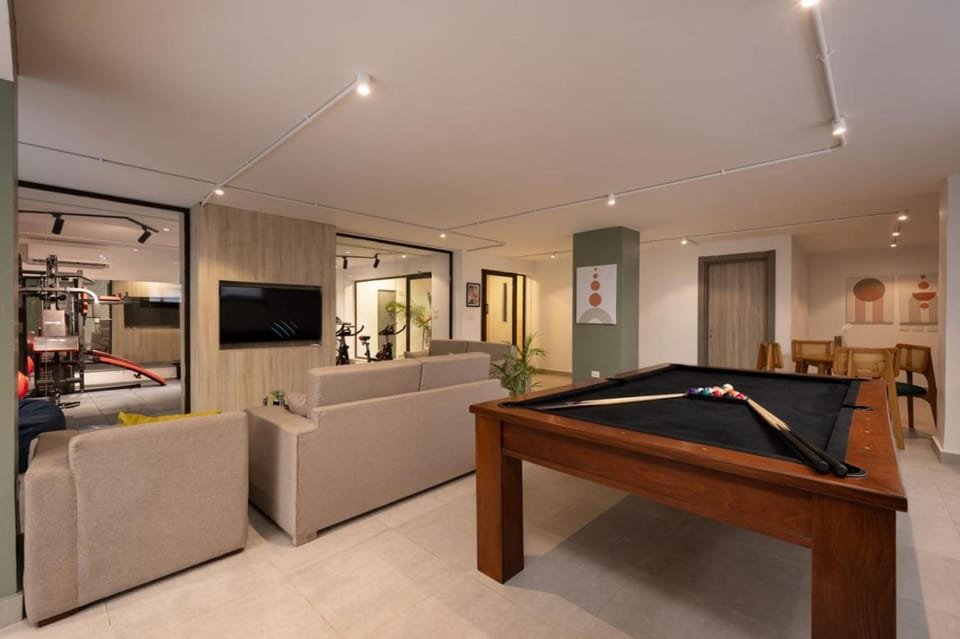 Communal lounge/ TV room, Billiard, TV and multimedia, Living room, Seating area