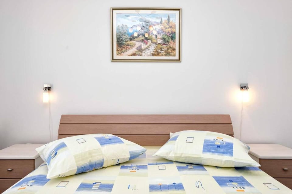 Bed, Decorative detail, Bedroom