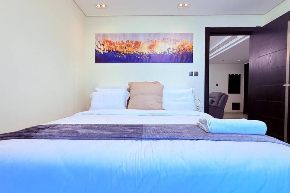 Seaview White 1Br Balcony Apartment in Manama