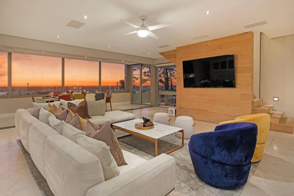 Communal lounge/ TV room, TV and multimedia, Living room, Seating area