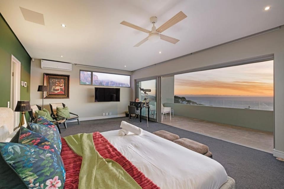 Bed, Natural landscape, Photo of the whole room, Bedroom, Sea view
