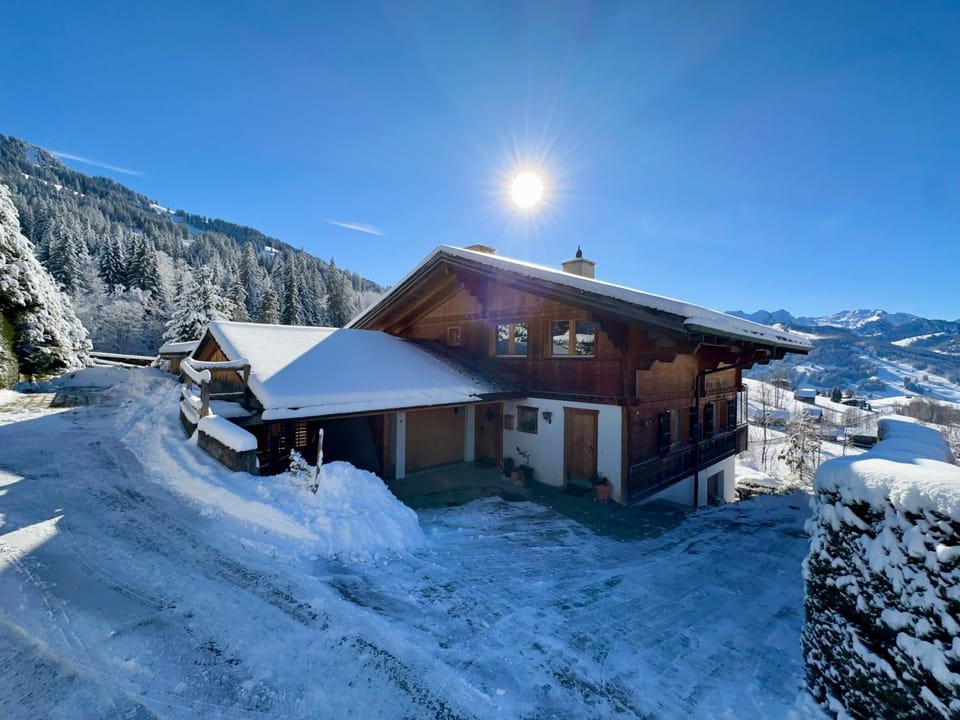 Property building, Day, Natural landscape, Winter, Mountain view