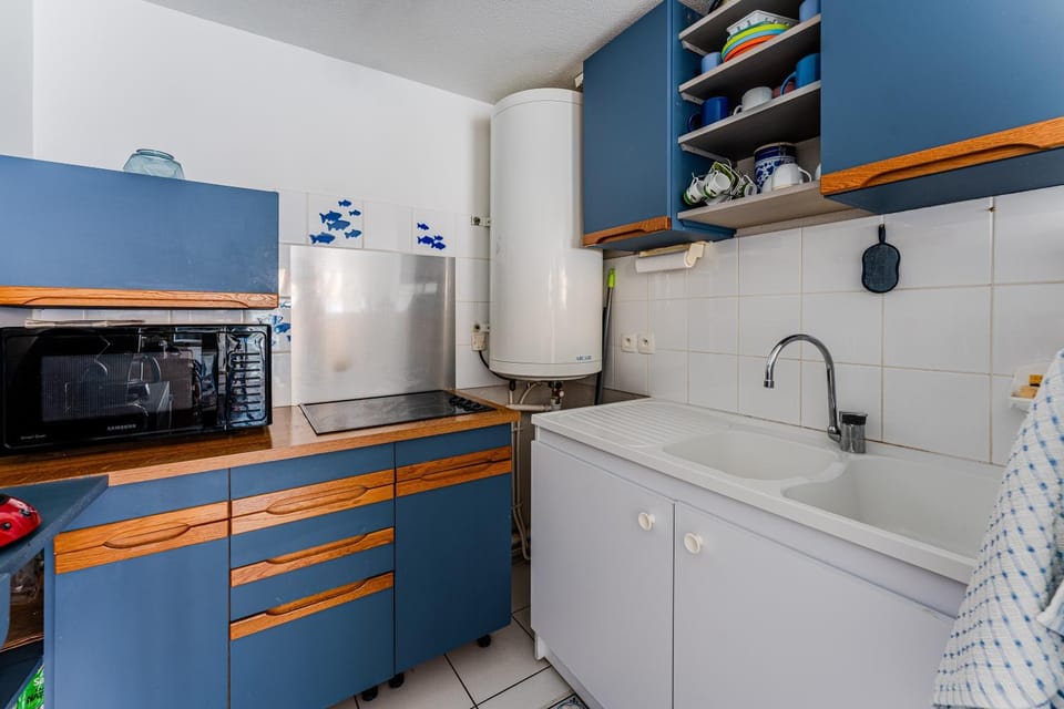 Kitchen or kitchenette, Living room