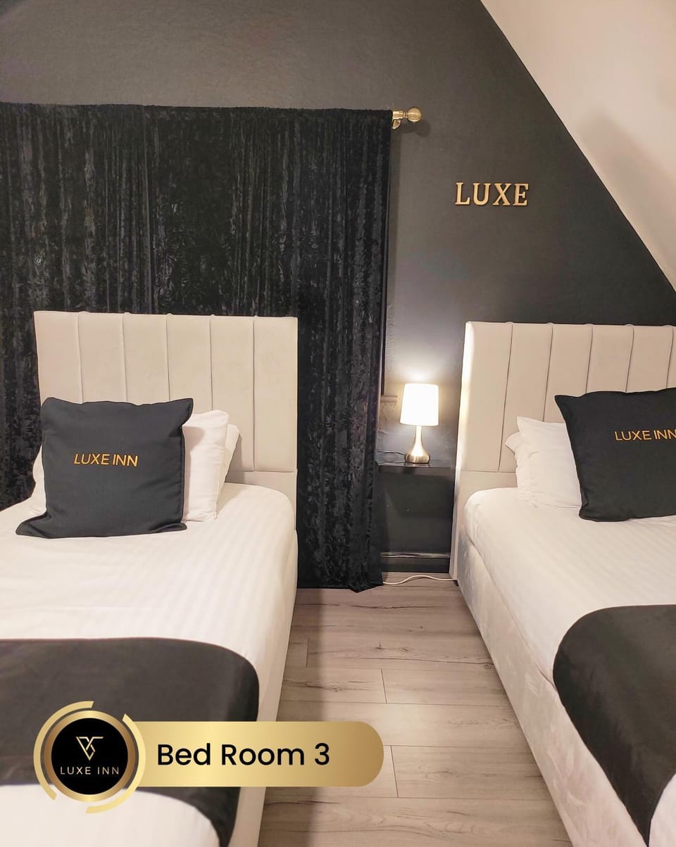 Luxury 4 Bed Room House, Heathrow House in Slough