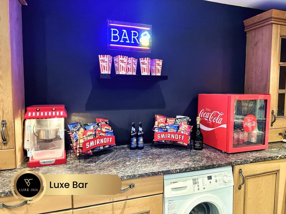 Luxury 4 Bed Room House, Heathrow House in Slough