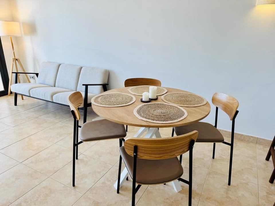 Seating area, Dining area