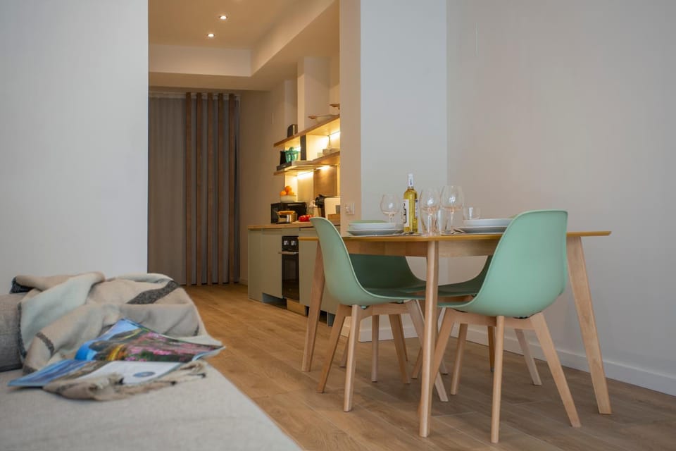 Living room, Photo of the whole room, Seating area, Dining area, kitchen