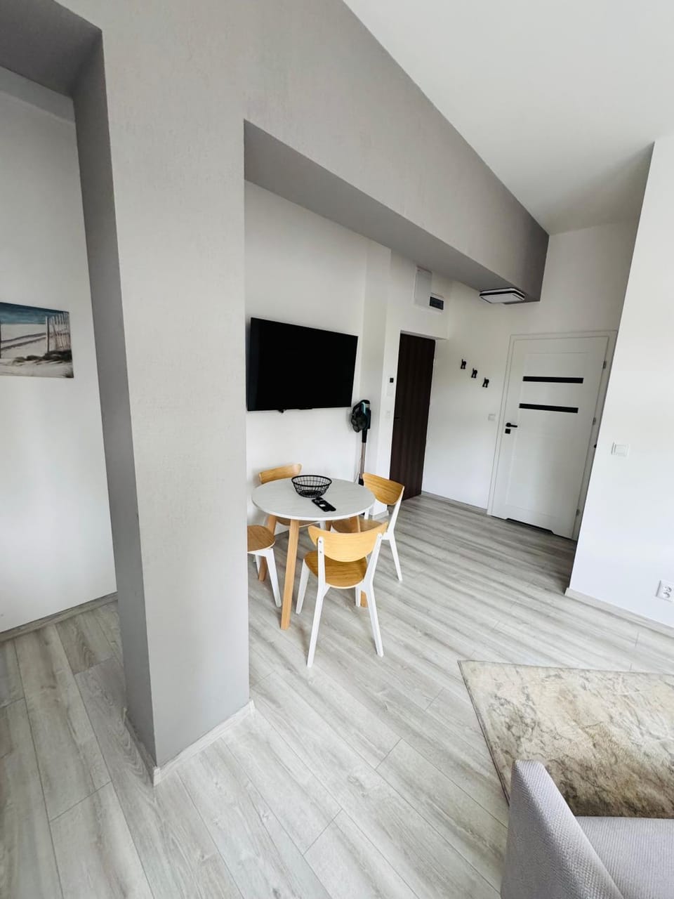 TV and multimedia, Kitchen or kitchenette, Living room, Seating area, Dining area