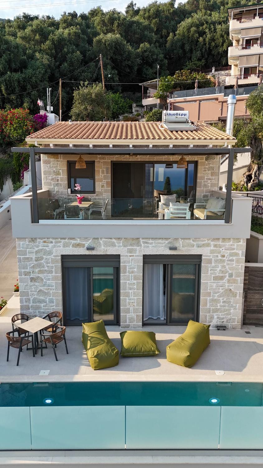 Property building, Balcony/Terrace, Swimming pool