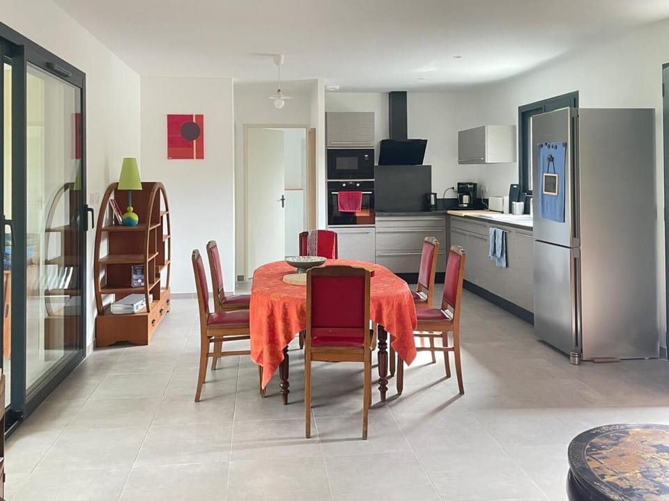 Kitchen or kitchenette, Dining area, dishwasher, oven, stove