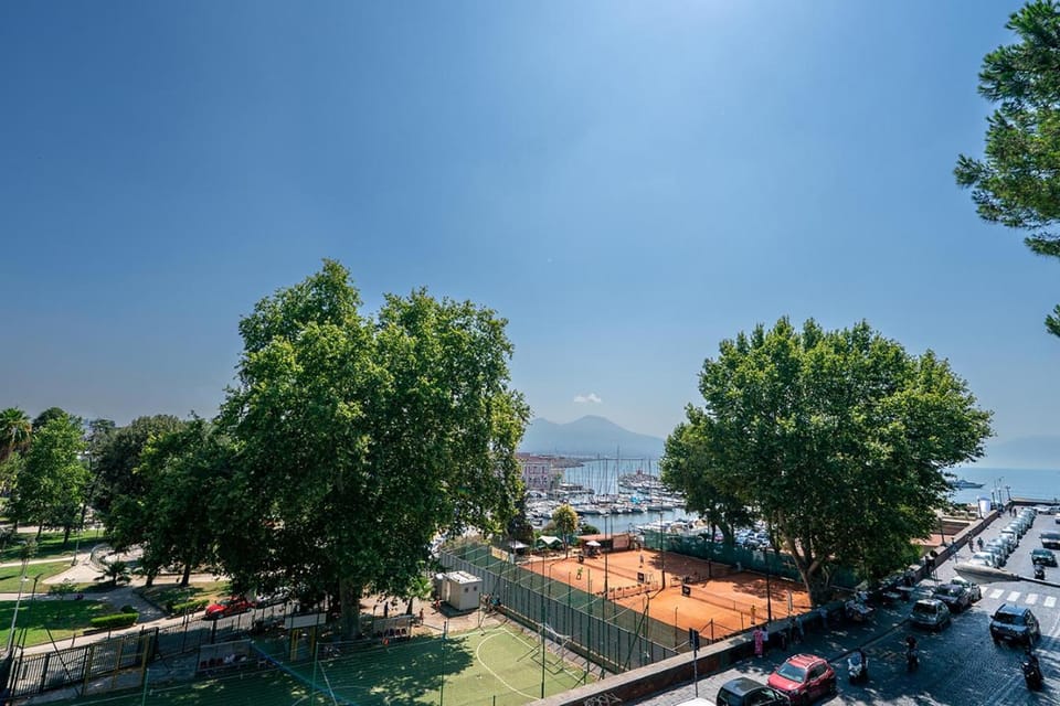 Day, Neighbourhood, Natural landscape, Sea view, Location, Parking