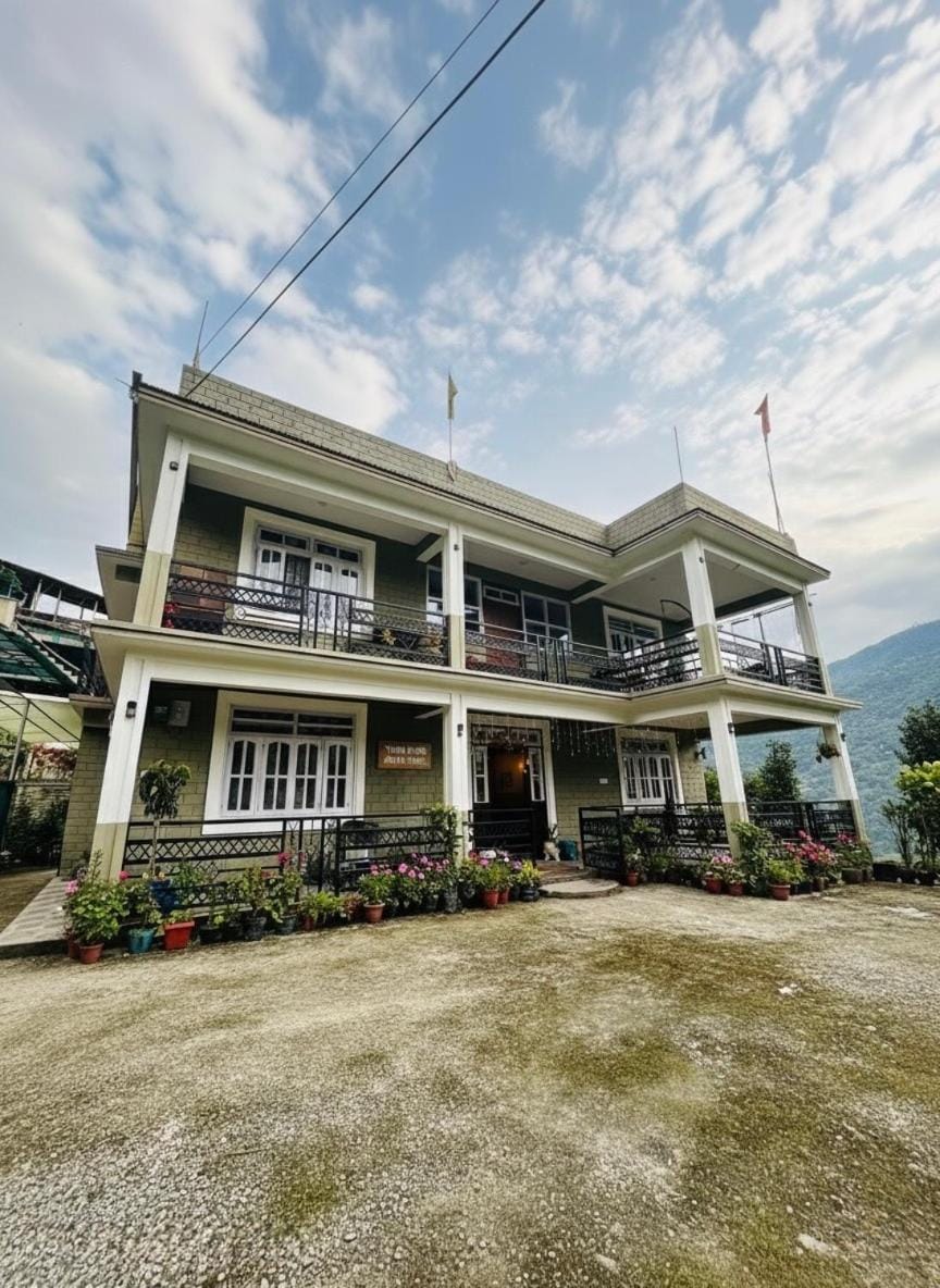 Blue Sky Homestay , Lingmoo Farm Stay in India