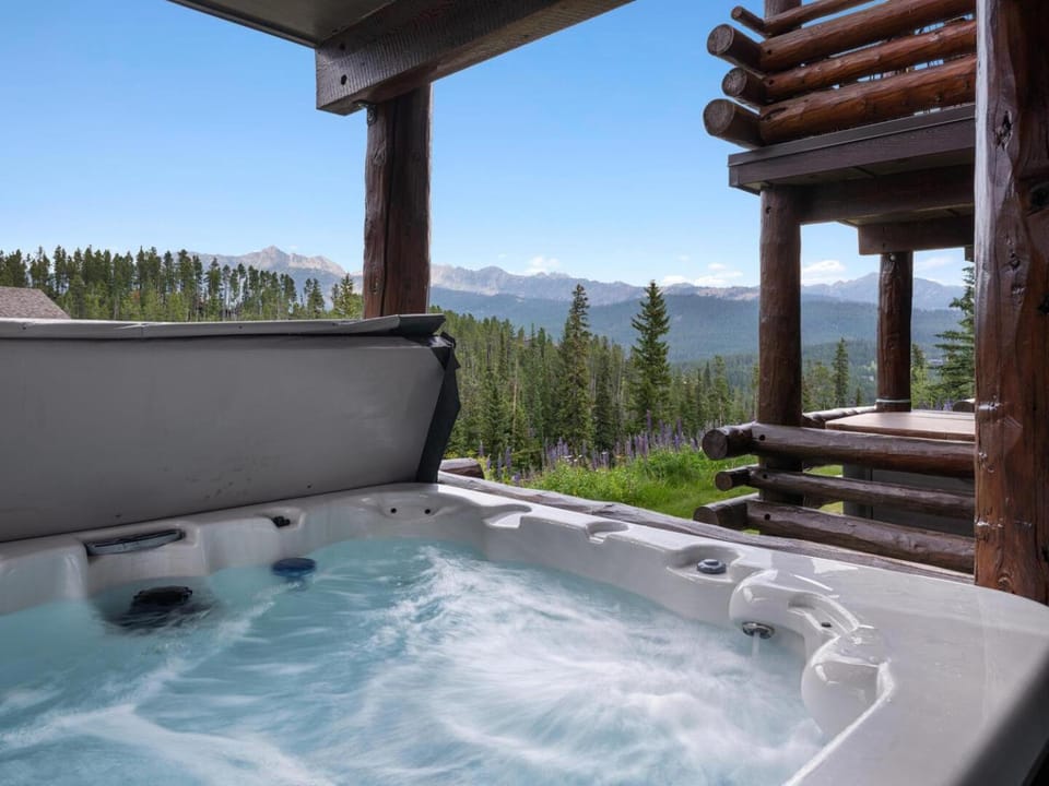 Saddle Ridge B5 House in Big Sky