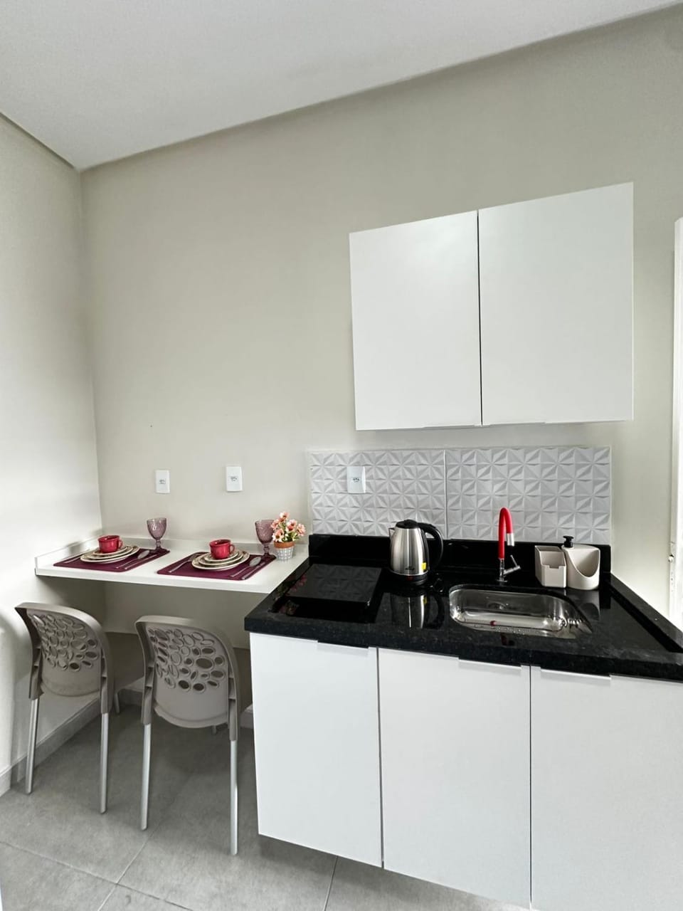 Coffee/tea facilities, Kitchen or kitchenette, Dining area, minibar, stove
