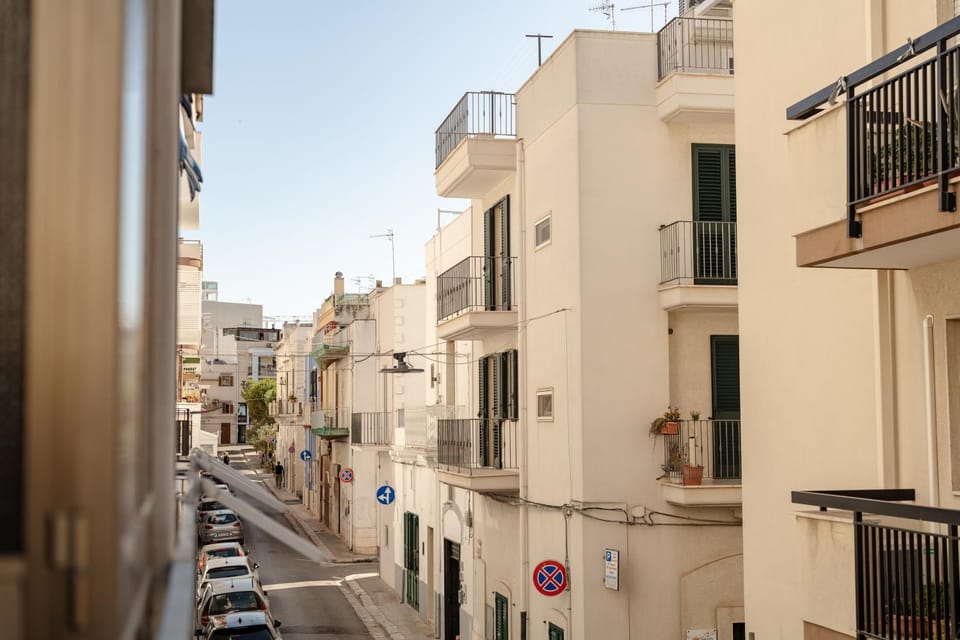 Neighbourhood, Street view
