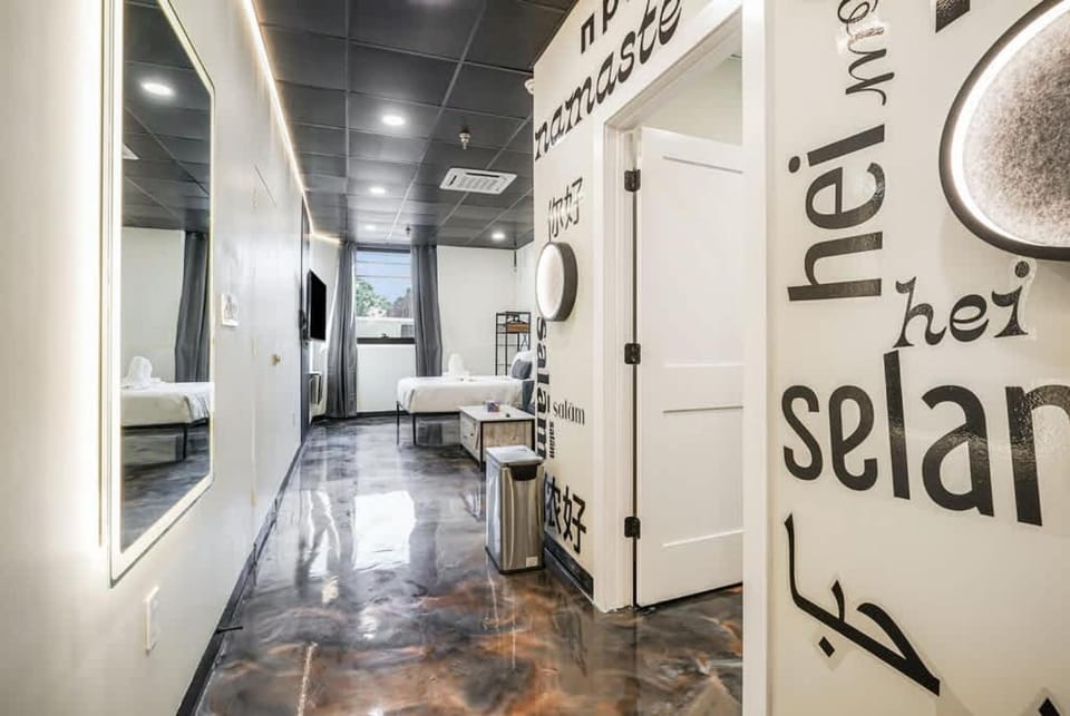 New Loft 5 min to PPG or Convention center Sleeps 4 Apartment in Pittsburgh