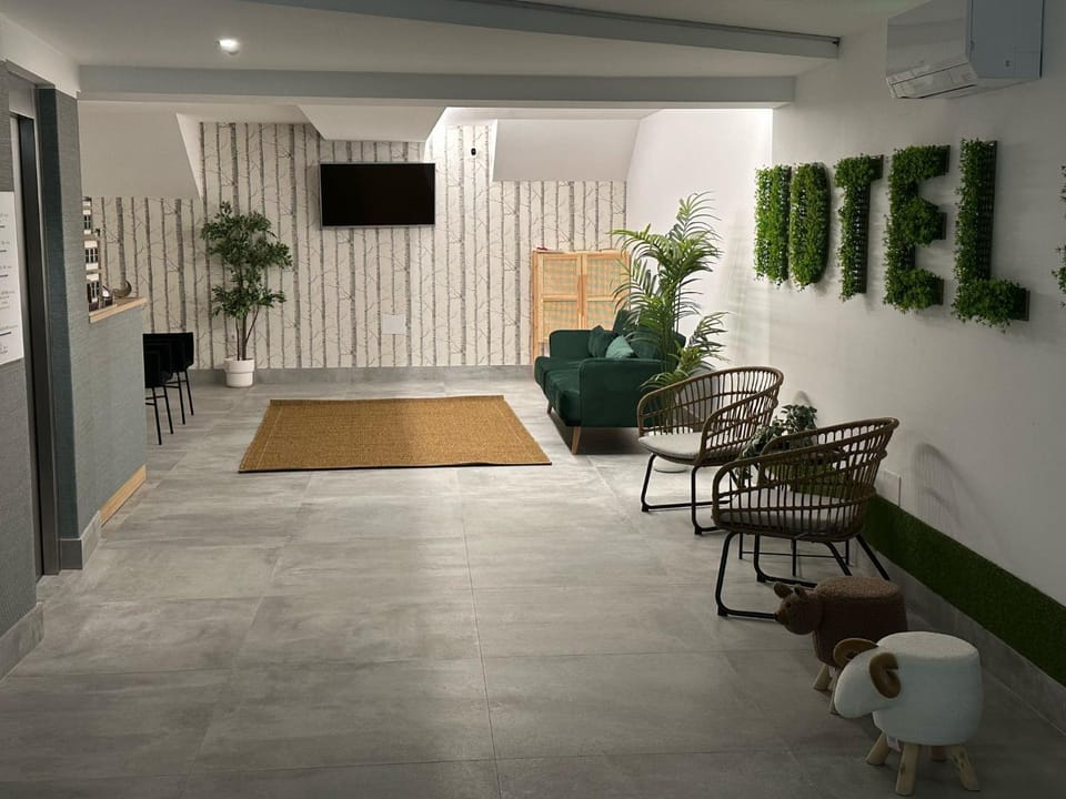 Communal lounge/ TV room, Living room, Lobby or reception