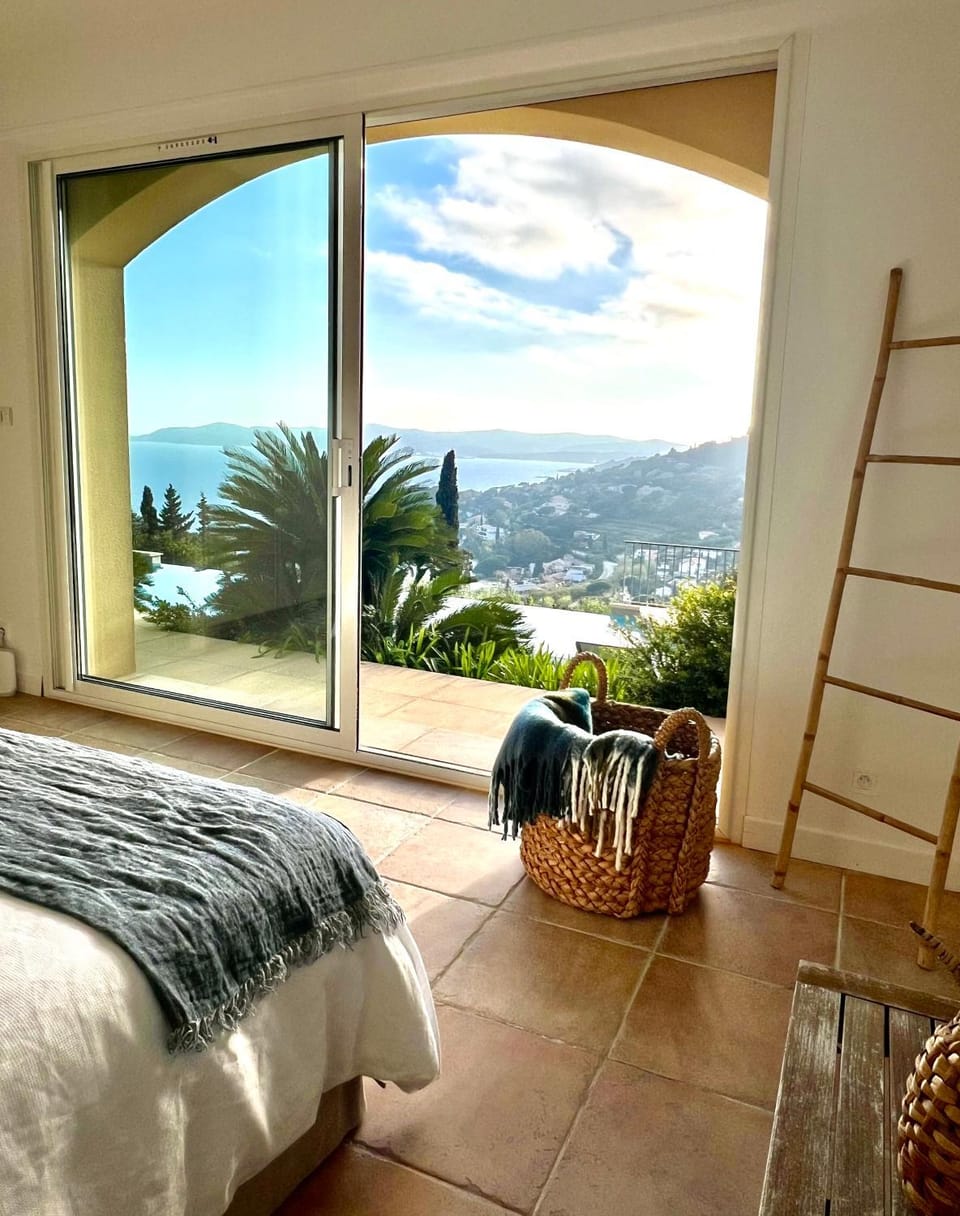 Bedroom, Sea view