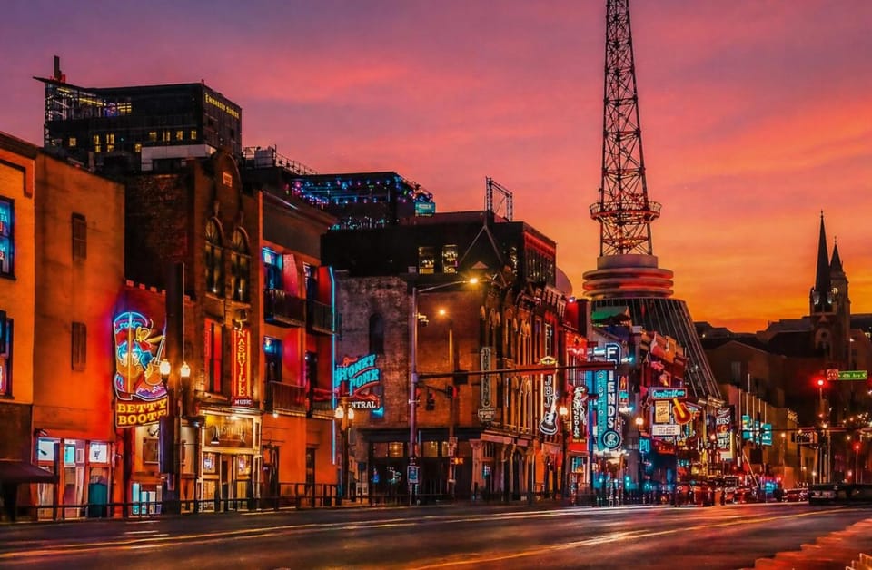 Music City Muse Downtown Nashville, 5 Mins to Lower Broadway Apartment in Nashville