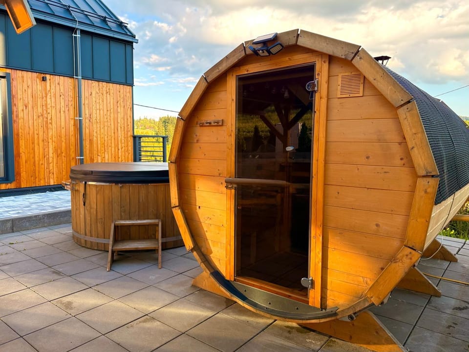 Day, Hot Tub, Sauna