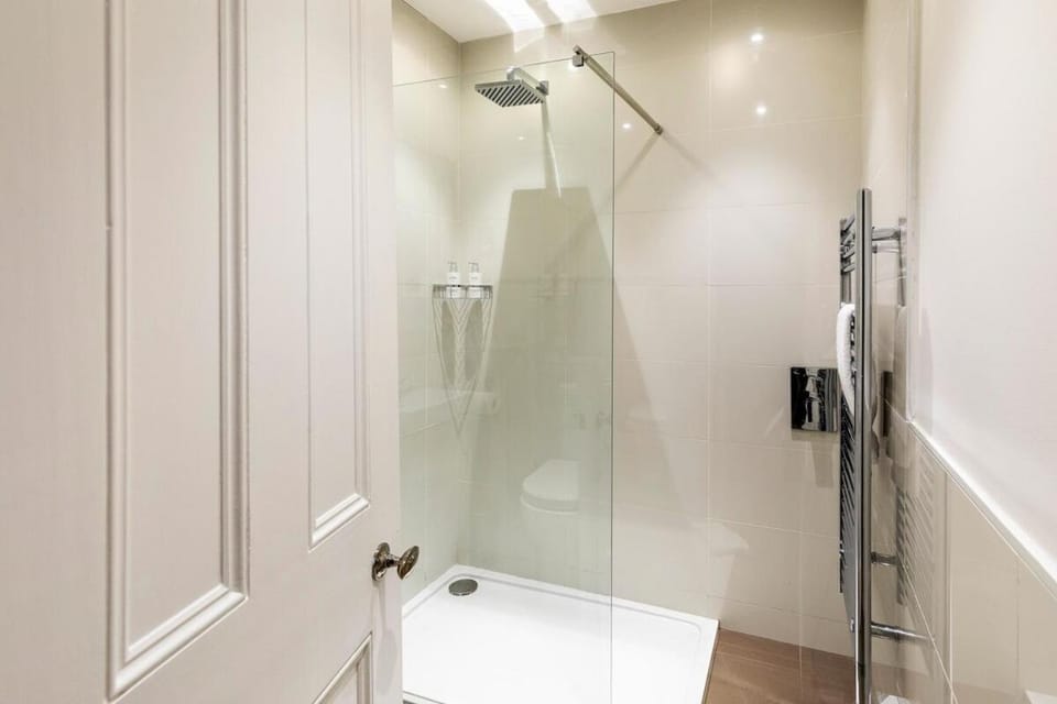 Shower, Bathroom, towels