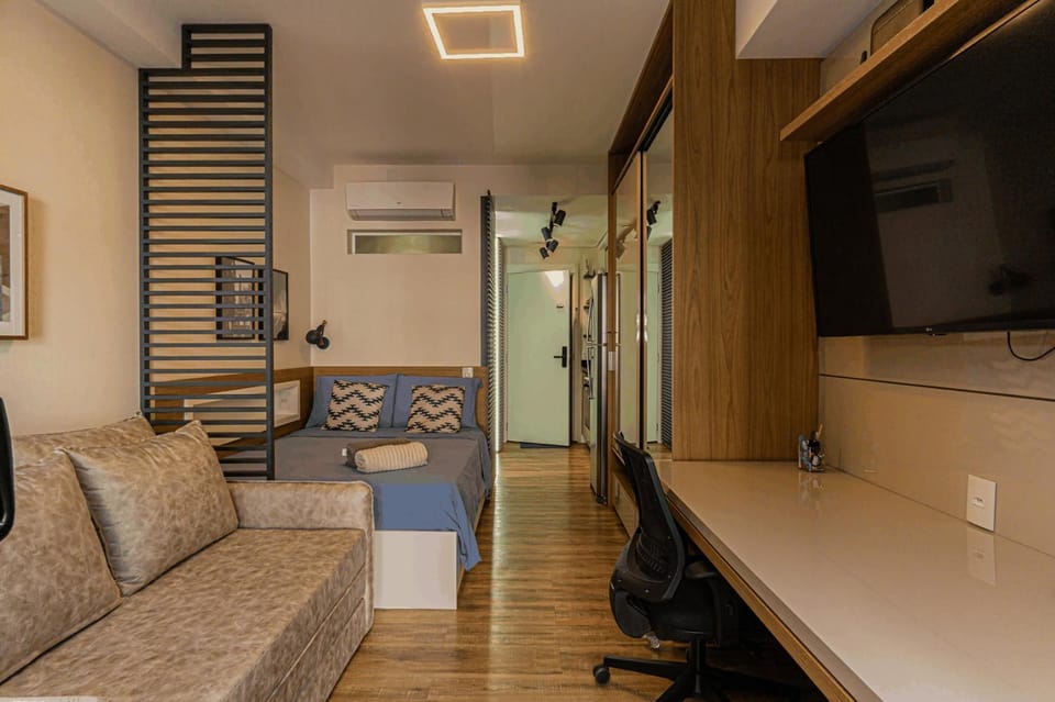 Bed, TV and multimedia, Seating area, Bedroom, pet friendly, air conditioner