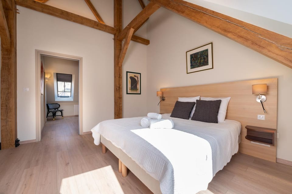 Property building, Living room, Bedroom